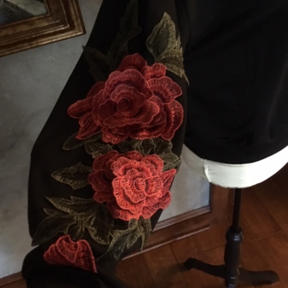 Cropped Rose Sweater - Picture 4 of 5